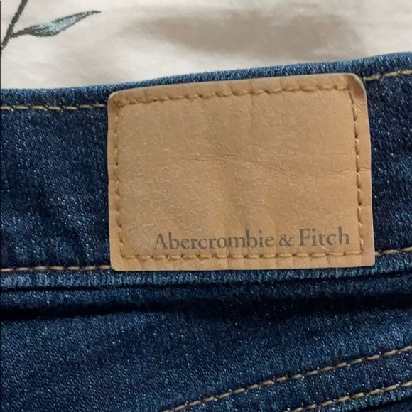 Abercrombie and Fitch low rise shorts - Picture 3 of 4